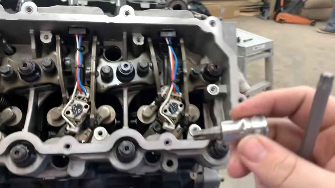 6.0 Powerstroke Gets 205/30 Injectors From Holders Diesel!https://minimaxxtuner.com